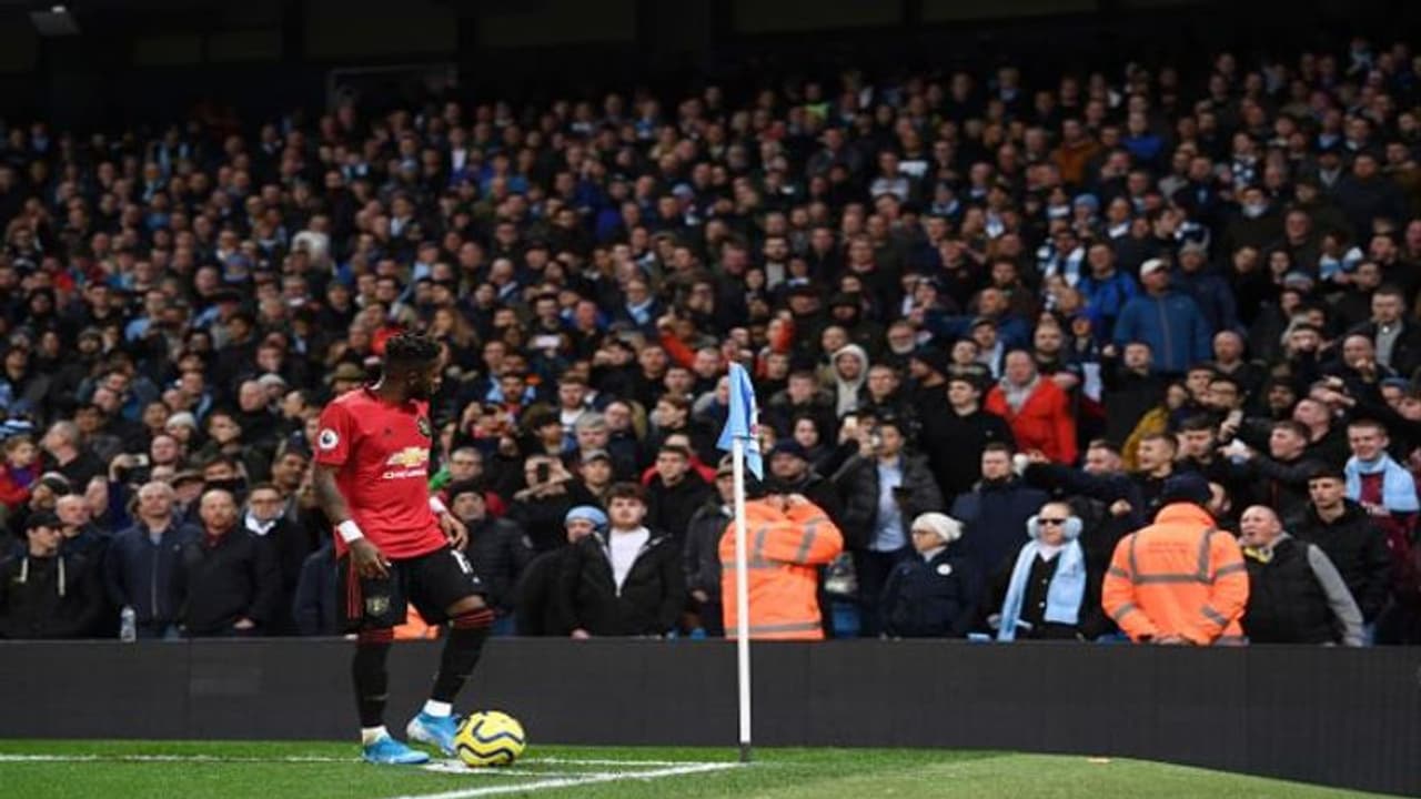 പ്രീമിയര് ലീഗില് കാര്യങ്ങള് കൈവിട്ട് പോകുന്നു; മാഞ്ചസ്റ്റര് യുനൈറ്റഡ് പരിശീലനം നിര്ത്തി പ്രീമിയര് ലീഗില് കാര്യങ്ങള് കൈവിട്ട് പോകുന്നു; മാഞ്ചസ്റ്റര് യുനൈറ്റഡ് പരിശീലനം നിര്ത്തി