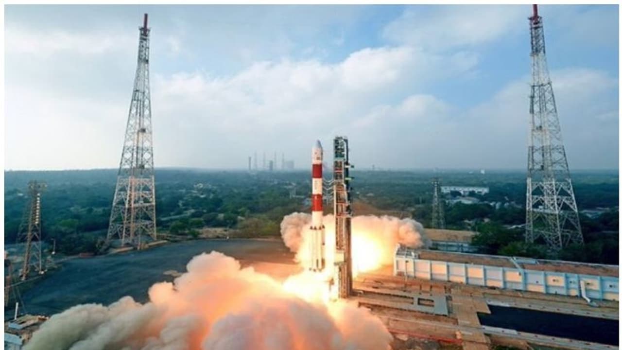 பரபரப்பு... விண்வெளி ஆராய்ச்சி மையத்தில் கொரோனா... 250 பேருக்கு தொற்று உறுதி!! பரபரப்பு... விண்வெளி ஆராய்ச்சி மையத்தில் கொரோனா... 250 பேருக்கு தொற்று உறுதி!!