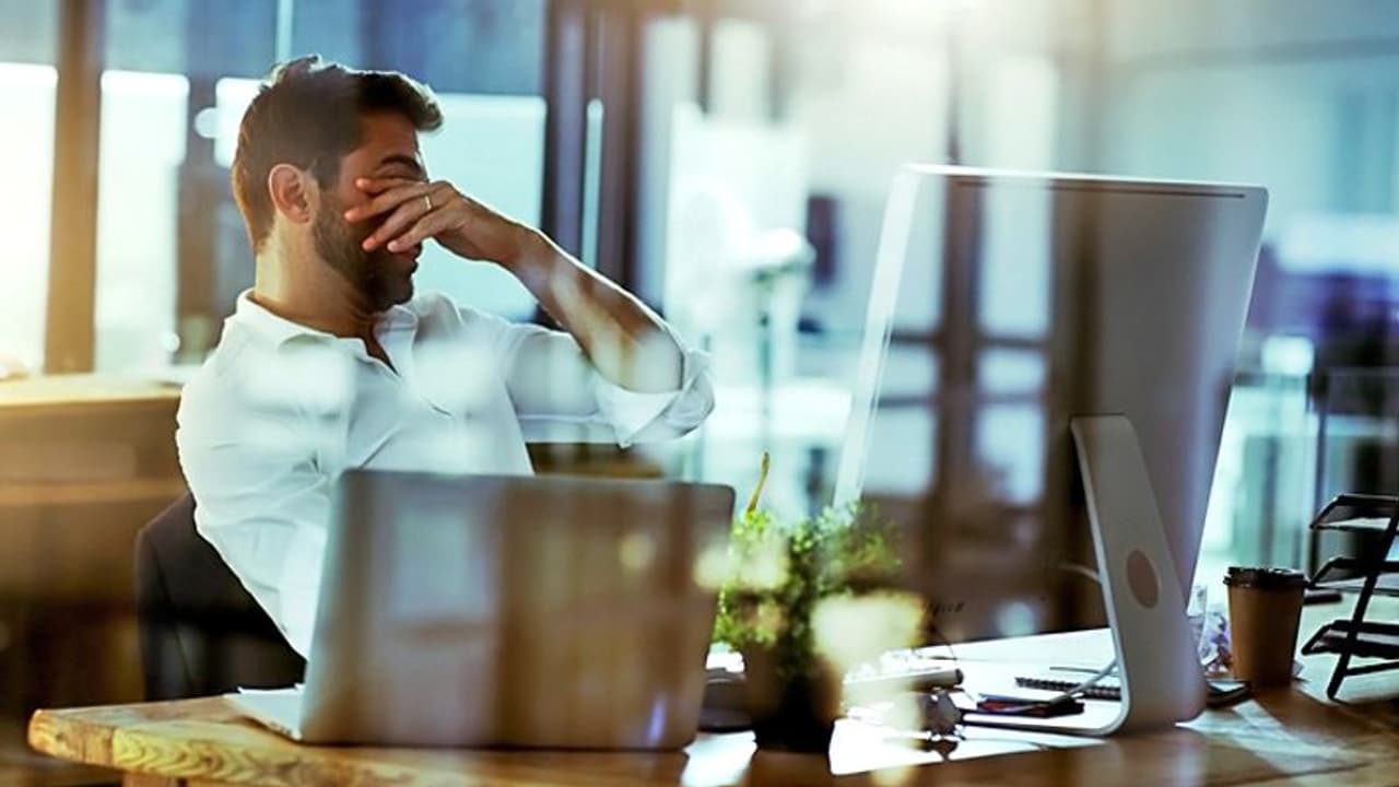 जिनकी कुंडली में होते हैं ये 10 योग, अमीर होने पर भी उनके जीवन में बनी रहती है अशांति