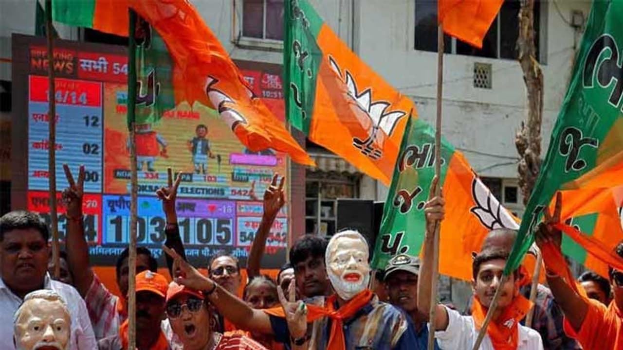 கர்நாடகா இடைத் தேர்தல் முடிவுகள் !! பட்டையைக் கிளப்பும் பாஜக!! கர்நாடகா இடைத் தேர்தல் முடிவுகள் !! பட்டையைக் கிளப்பும் பாஜக!!