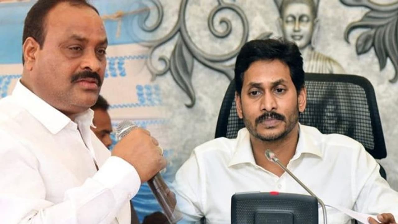 ఏపీ అసెంబ్లీ: జగన్, అచ్చెన్నాయుడు మధ్య ఆసక్తికర సంభాషణ ఏపీ అసెంబ్లీ: జగన్, అచ్చెన్నాయుడు మధ్య ఆసక్తికర సంభాషణ