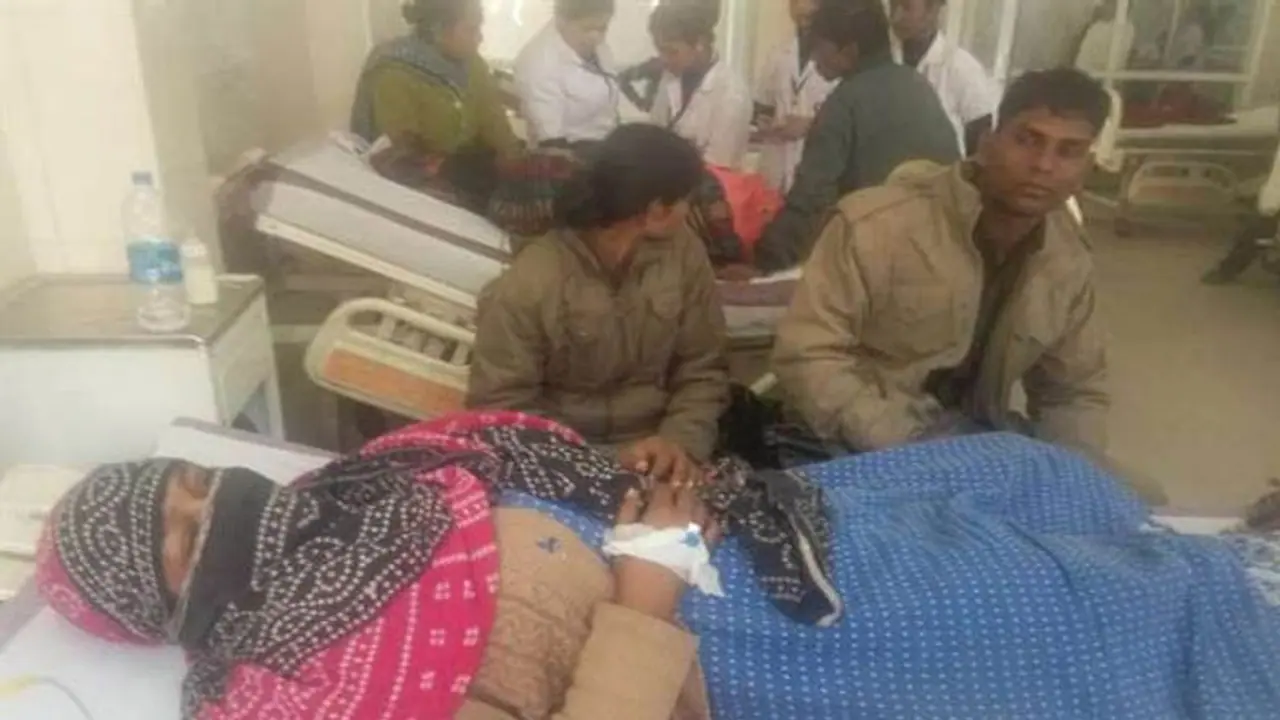 उन्नाव रेप केस: रेप पीड़िता की मौत से सदमे में बहन, बिगड़ी हालत अस्पताल में चल रहा इलाज उन्नाव रेप केस: रेप पीड़िता की मौत से सदमे में बहन, बिगड़ी हालत अस्पताल में चल रहा इलाज