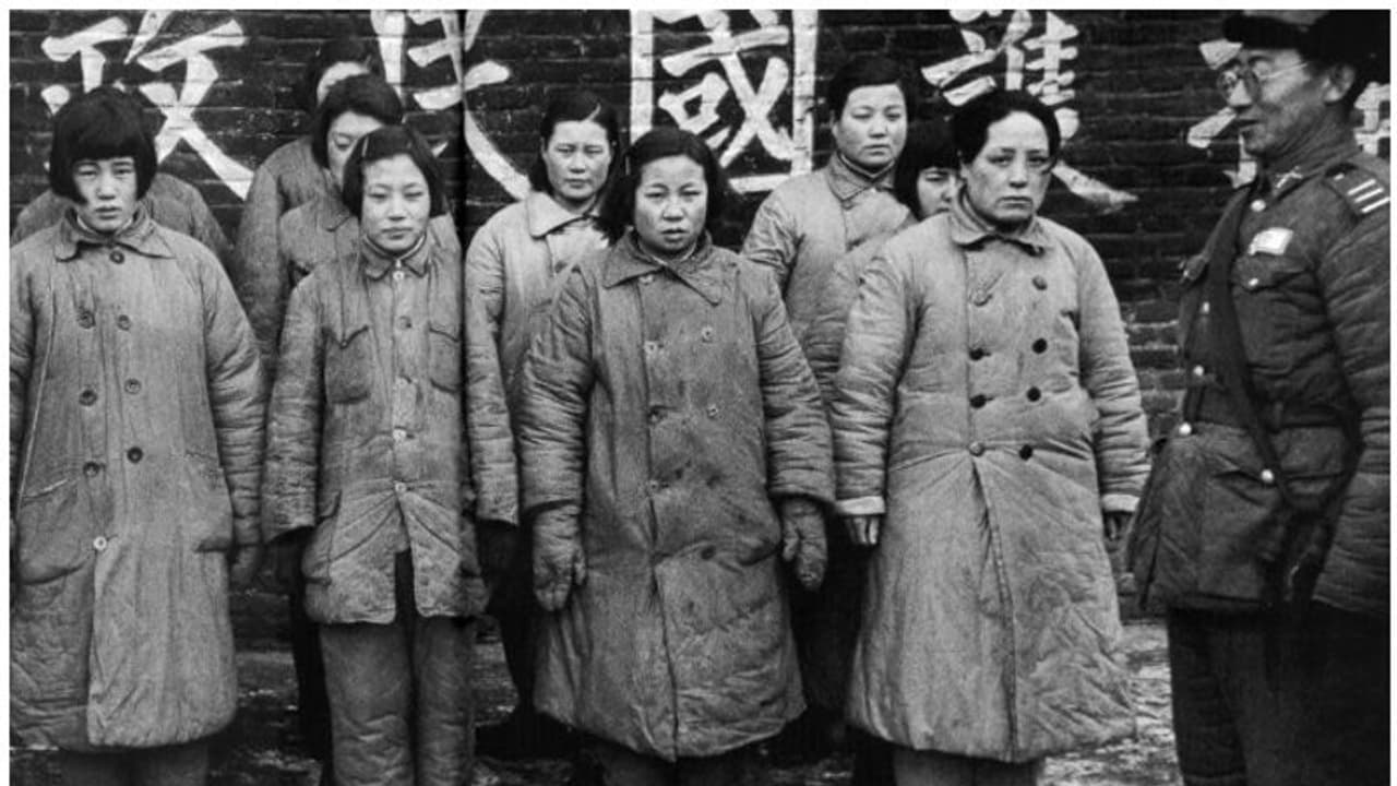 70 സൈനികർക്ക് ഒരു ലൈംഗിക അടിമ, രണ്ടാം ലോകമഹായുദ്ധത്തിലെ ജാപ്പനീസ് സൈന്യത്തിന്റെ 'കംഫർട്ട് വിമണി'നെപ്പറ്റിയുള്ള പുതിയ രഹസ്യരേഖകൾ പുറത്ത് 70 സൈനികർക്ക് ഒരു ലൈംഗിക അടിമ, രണ്ടാം ലോകമഹായുദ്ധത്തിലെ ജാപ്പനീസ് സൈന്യത്തിന്റെ 'കംഫർട്ട് വിമണി'നെപ്പറ്റിയുള്ള പുതിയ രഹസ്യരേഖകൾ പുറത്ത്