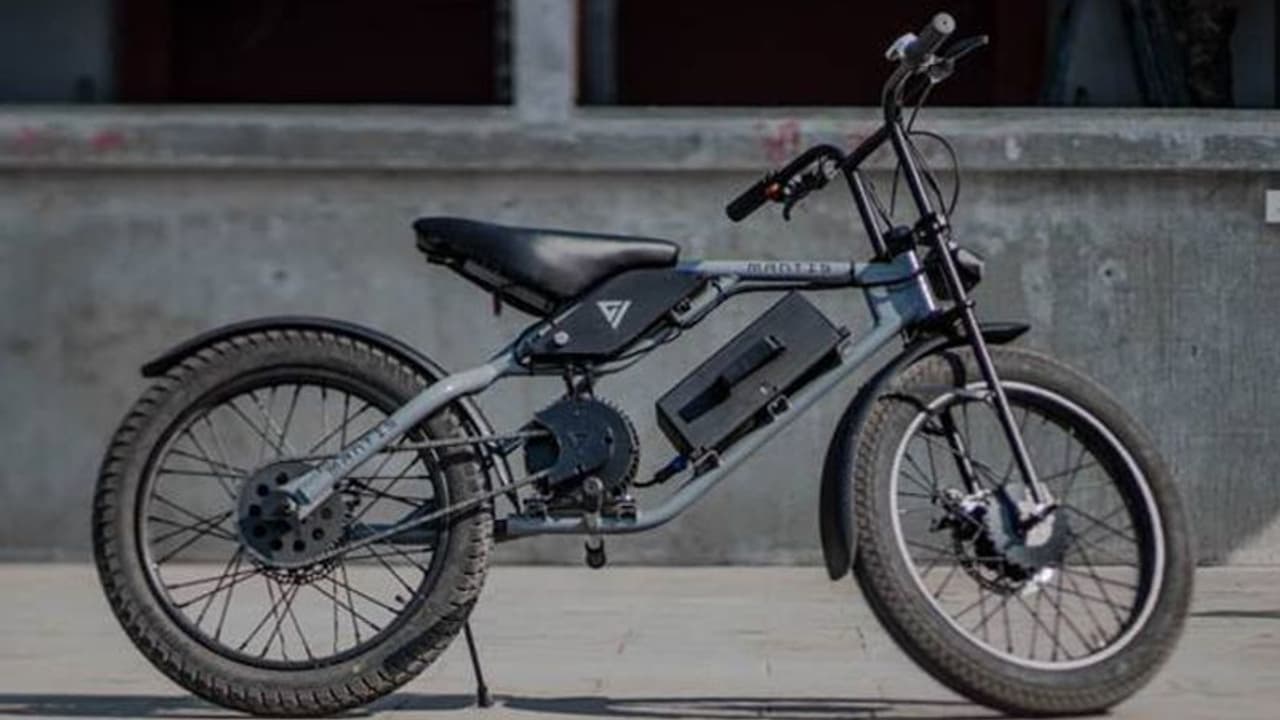 न लाइसेंस न रजिस्ट्रेशन की झंझट, सिर्फ एक चार्ज में 50 KM चलेगी ये इलेक्ट्रिक बाइक; कीमत बजट में न लाइसेंस न रजिस्ट्रेशन की झंझट, सिर्फ एक चार्ज में 50 KM चलेगी ये इलेक्ट्रिक बाइक; कीमत बजट में