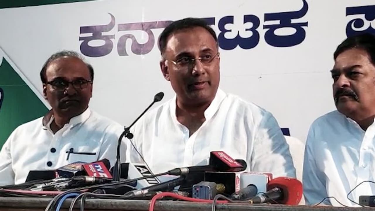 కర్ణాటక ఉప ఎన్నిక ఫలితాల ఎఫెక్ట్: పీసీసీ చీఫ్ పదవికి గుండూరావు రాజీనామా