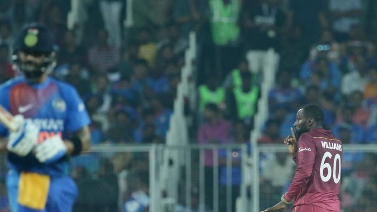 ಕೊಹ್ಲಿ ವಿಕೆಟ್ ಕಬಳಿಸಿ ನೋಟ್ ಬುಕ್ ಬದಲು ಗಪ್ ಚುಪ್ ಸಂಭ್ರಮ! ಕೊಹ್ಲಿ ವಿಕೆಟ್ ಕಬಳಿಸಿ ನೋಟ್ ಬುಕ್ ಬದಲು ಗಪ್ ಚುಪ್ ಸಂಭ್ರಮ!