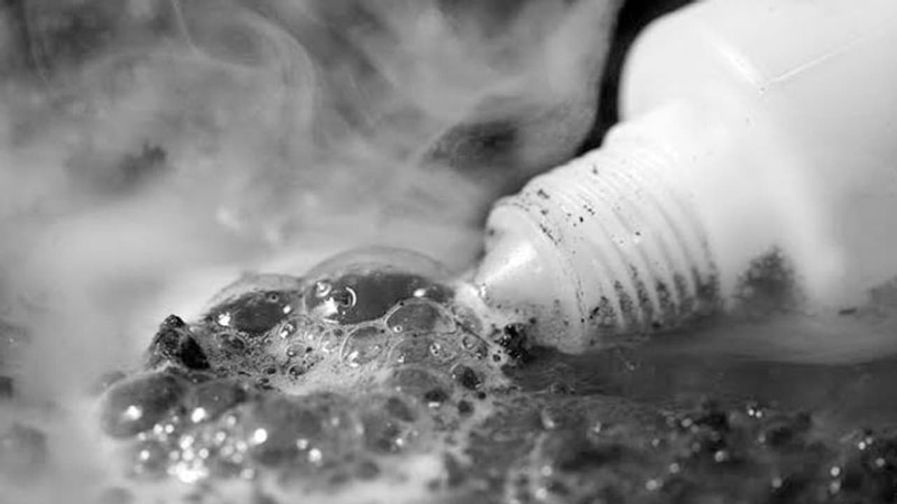 ತಾಯಿ, 3 ವರ್ಷದ ಮಗುವಿನ ಮೇಲೆ ಆ್ಯಸಿಡ್ ದಾಳಿ ತಾಯಿ, 3 ವರ್ಷದ ಮಗುವಿನ ಮೇಲೆ ಆ್ಯಸಿಡ್ ದಾಳಿ