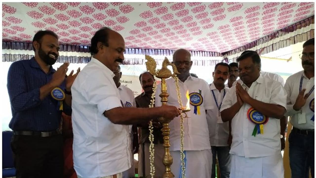 'റവന്യൂ വകുപ്പില് ശിക്ഷിക്കപ്പെടേണ്ടവരുണ്ട്, സ്ഥലംമാറ്റം ശിക്ഷാ നടപടിയല്ല': ഇ ചന്ദ്രശേഖരന് 'റവന്യൂ വകുപ്പില് ശിക്ഷിക്കപ്പെടേണ്ടവരുണ്ട്, സ്ഥലംമാറ്റം ശിക്ഷാ നടപടിയല്ല': ഇ ചന്ദ്രശേഖരന്