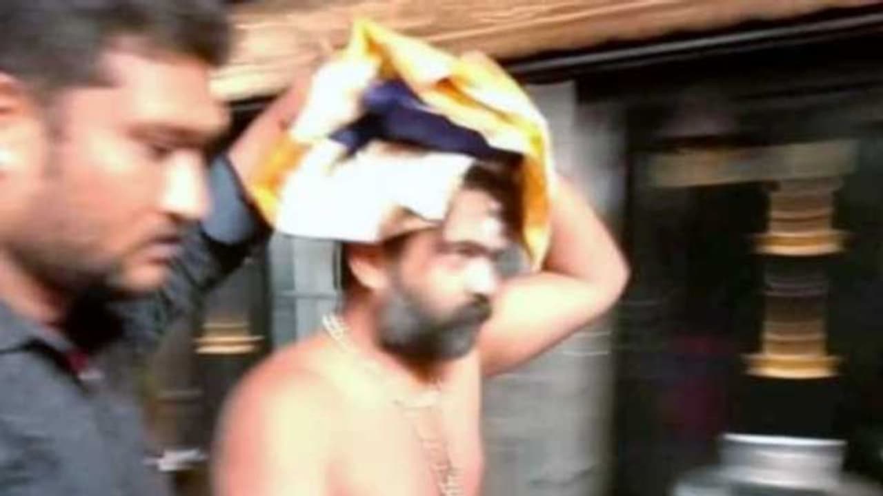 இருமுடி கட்டி சபரிமலை கிளம்பிய சிம்பு... திரும்பி வந்ததும் என்ன பண்ணப்போறார் தெரியுமா? இருமுடி கட்டி சபரிமலை கிளம்பிய சிம்பு... திரும்பி வந்ததும் என்ன பண்ணப்போறார் தெரியுமா?