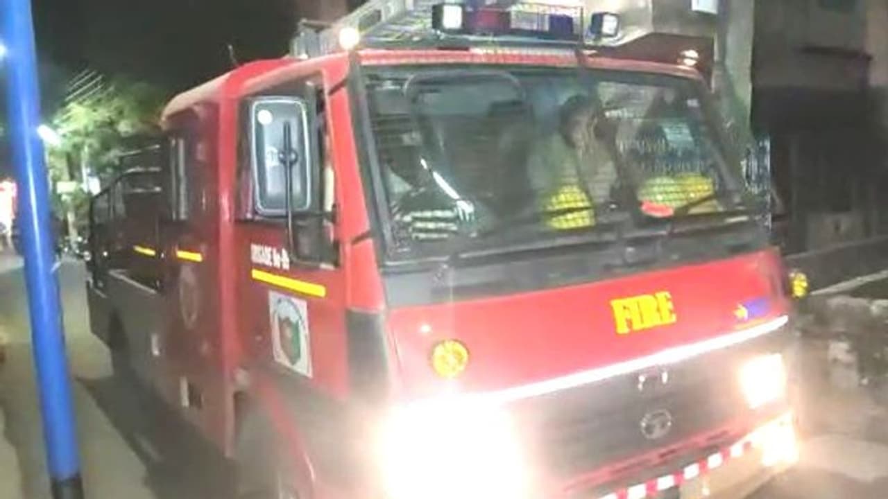 ফায়ার ব্রিগেডের বাংলা নাম কেন দমকল? জানুন এর ইতিহাস ফায়ার ব্রিগেডের বাংলা নাম কেন দমকল? জানুন এর ইতিহাস