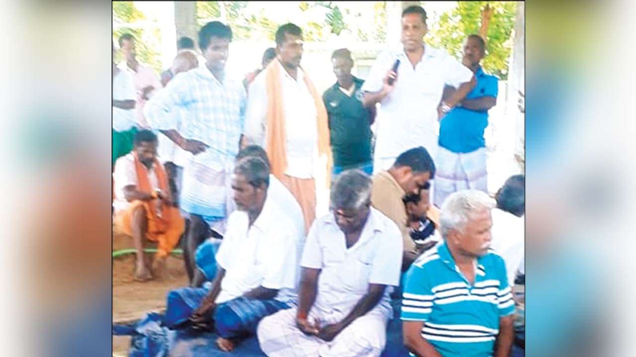 ஊராட்சி மன்றத் தலைவர் பதவியை ஏலம் விட்ட கிராம மக்கள் !! எவ்வளவுக்கு தெரியுமா ? அதிர்ச்சி தகவல் !!