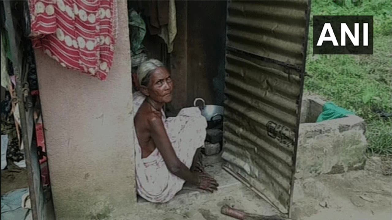 దారుణం: మూడు సంవత్సరాలుగా టాయ్ లెట్ లోనే.. తిండ్రి, నిద్ర కూడా దారుణం: మూడు సంవత్సరాలుగా టాయ్ లెట్ లోనే.. తిండ్రి, నిద్ర కూడా