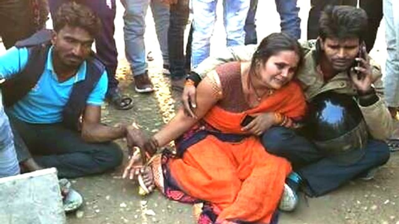 सपा नेता की पत्नी ने BJP विधायक पर लगाया पति की हत्या का आरोप, SP बोले हिस्ट्रीशीटर गैंगेस्टर था वो सपा नेता की पत्नी ने BJP विधायक पर लगाया पति की हत्या का आरोप, SP बोले हिस्ट्रीशीटर गैंगेस्टर था वो