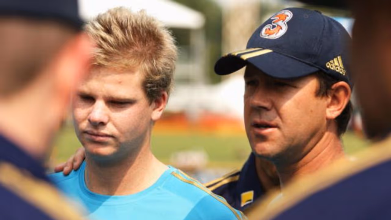 நானும் அவரும் ஒரே மாதிரி தான் பாண்டிங் சொன்னதை ஒப்புக்கொண்ட ஸ்டீவ் ஸ்மித் நானும் அவரும் ஒரே மாதிரி தான் பாண்டிங் சொன்னதை ஒப்புக்கொண்ட ஸ்டீவ் ஸ்மித்