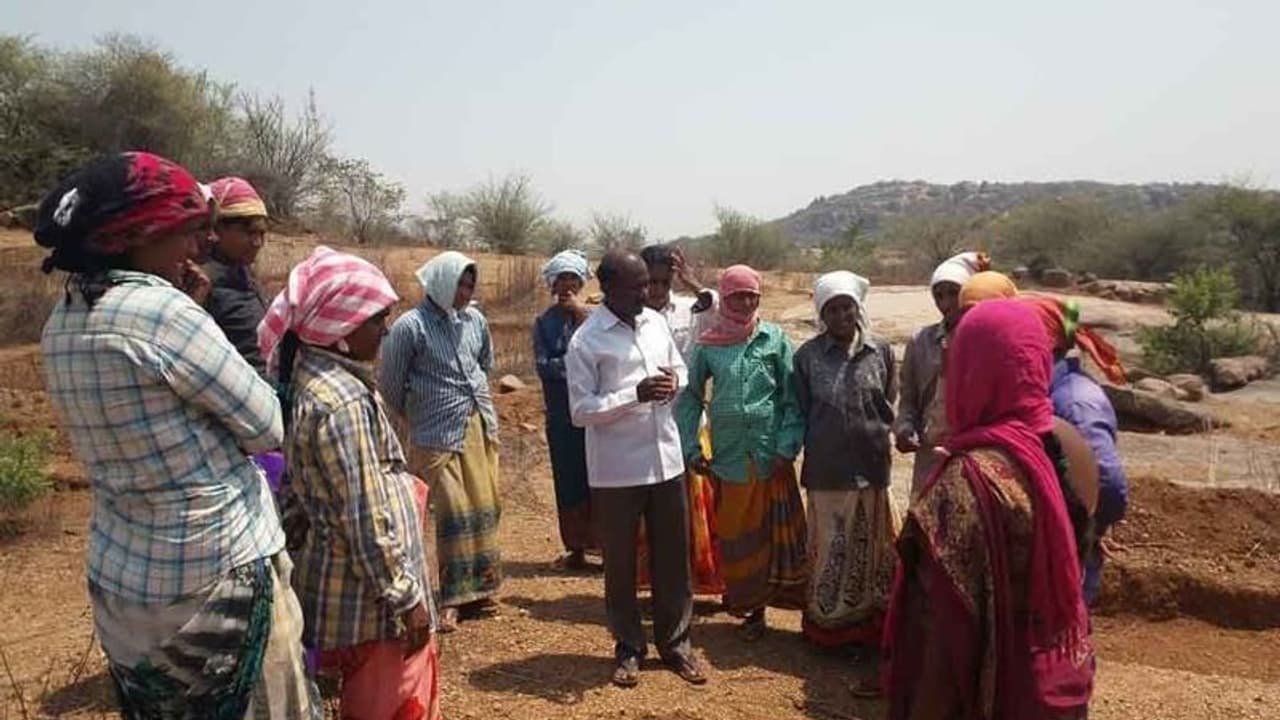 100 நாள் வேலை.. ஏழைகளின் தொகை ரூ.3,000 கோடி பாக்கி வைக்கலாமா? இது மனித உரிமை மீறல்.. ராமதாஸ்.! 100 நாள் வேலை.. ஏழைகளின் தொகை ரூ.3,000 கோடி பாக்கி வைக்கலாமா? இது மனித உரிமை மீறல்.. ராமதாஸ்.!