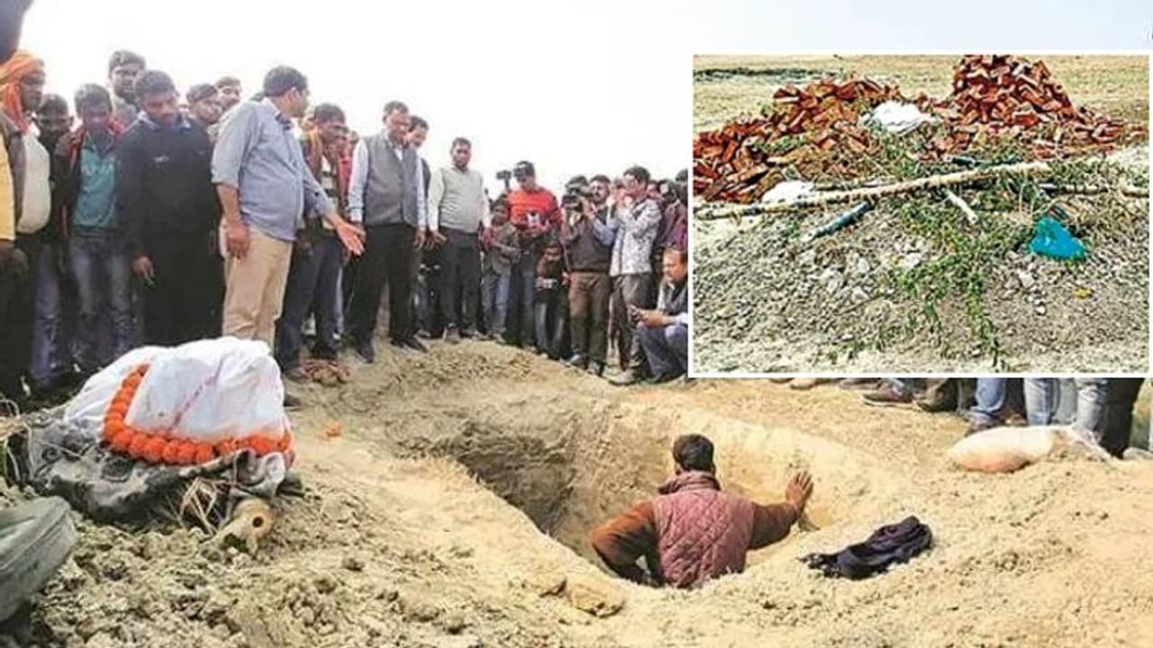 उन्नाव गैंगरेप पीड़िता की कब्र पर पक्का चबूतरा बना रहा था प्रशासन, परिजनों ने ईंटें उखाड़ कहा पहले मांग पूरी करो उन्नाव गैंगरेप पीड़िता की कब्र पर पक्का चबूतरा बना रहा था प्रशासन, परिजनों ने ईंटें उखाड़ कहा पहले मांग पूरी करो