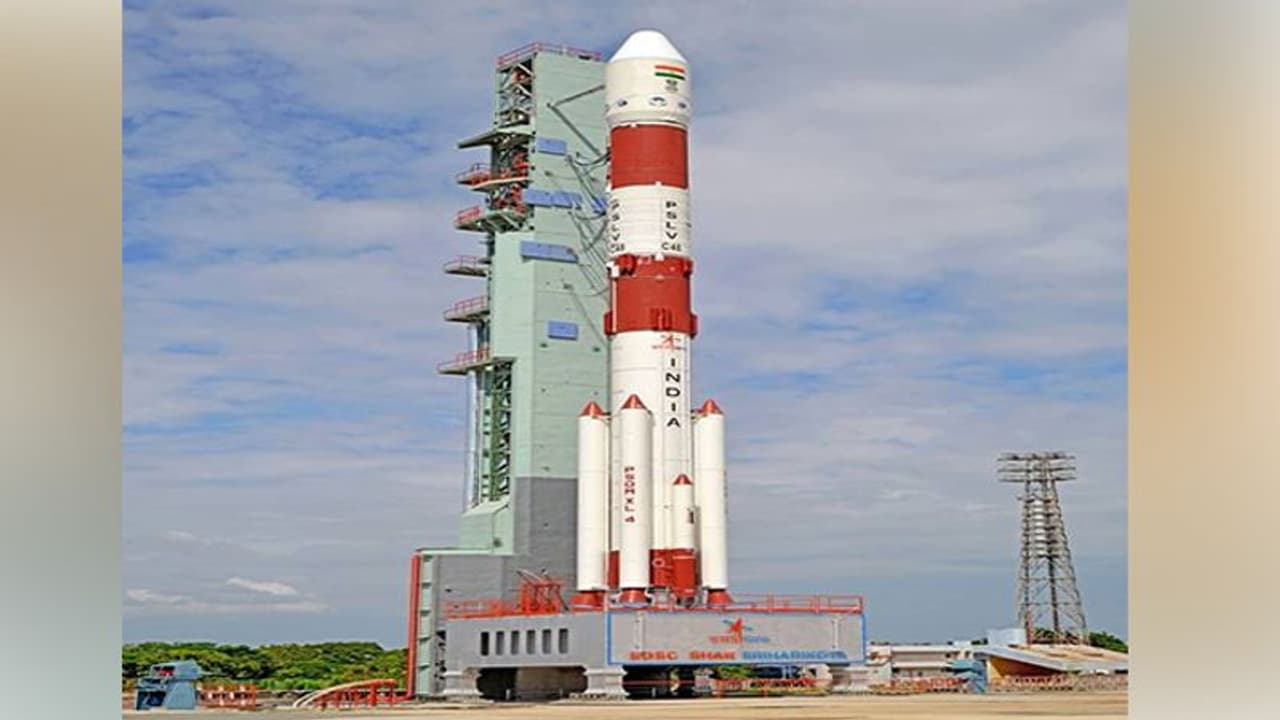 அமெரிக்காவின் செயற்கைக்கோள்களை தாங்கிச் செல்லும் பிஎஸ்எல்வி..!! அசுர வளர்ச்சியில் இந்திய விண்வெளி ஆராய்ச்சி..!! அமெரிக்காவின் செயற்கைக்கோள்களை தாங்கிச் செல்லும் பிஎஸ்எல்வி..!! அசுர வளர்ச்சியில் இந்திய விண்வெளி ஆராய்ச்சி..!!