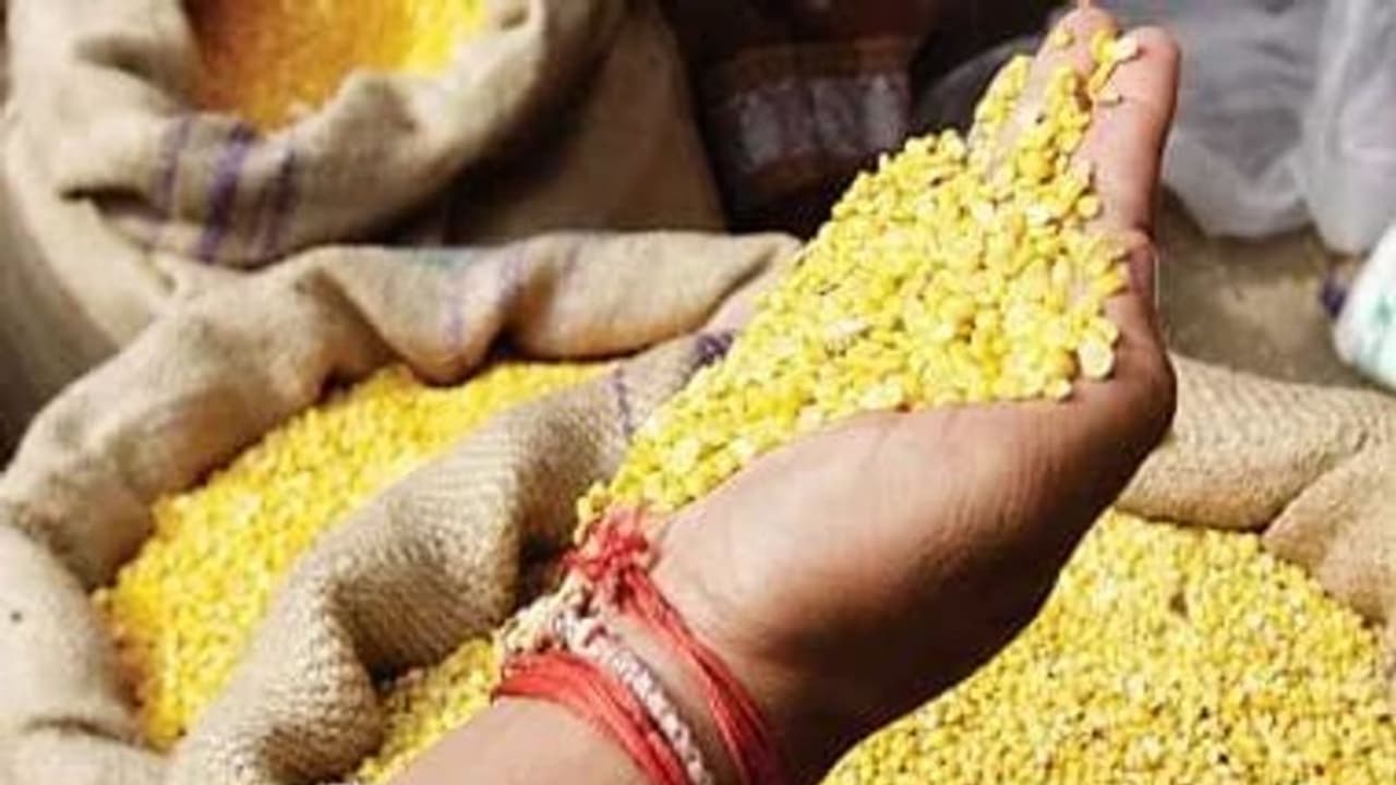 dal price rise:பருப்பு விலை உயர்வைக் கட்டுப்படுத்த அத்தியாவசியப் பொருட்கள் சட்டம் பாய்ந்தது மத்திய அரசு அதிரடி