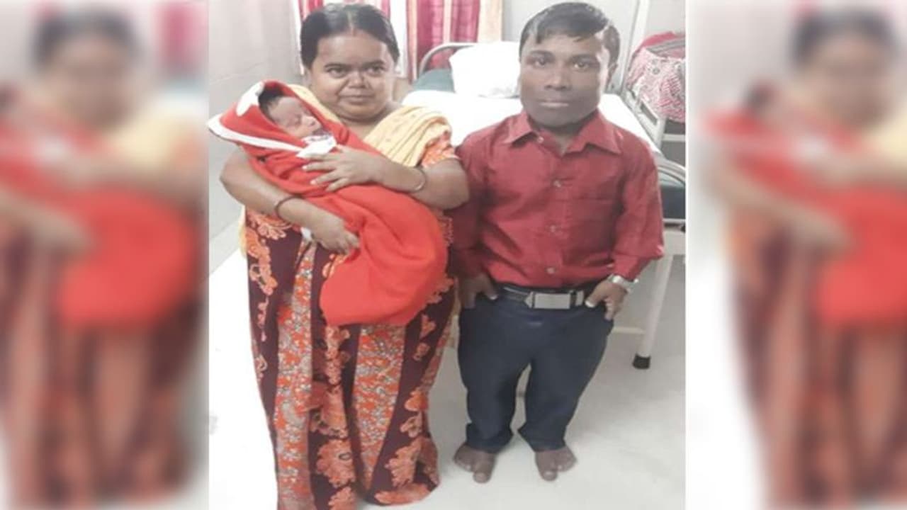 3 फीट की महिला ने दिया बच्चे को जन्म, इस राज्य में पहली बार हुआ ऐसा 3 फीट की महिला ने दिया बच्चे को जन्म, इस राज्य में पहली बार हुआ ऐसा