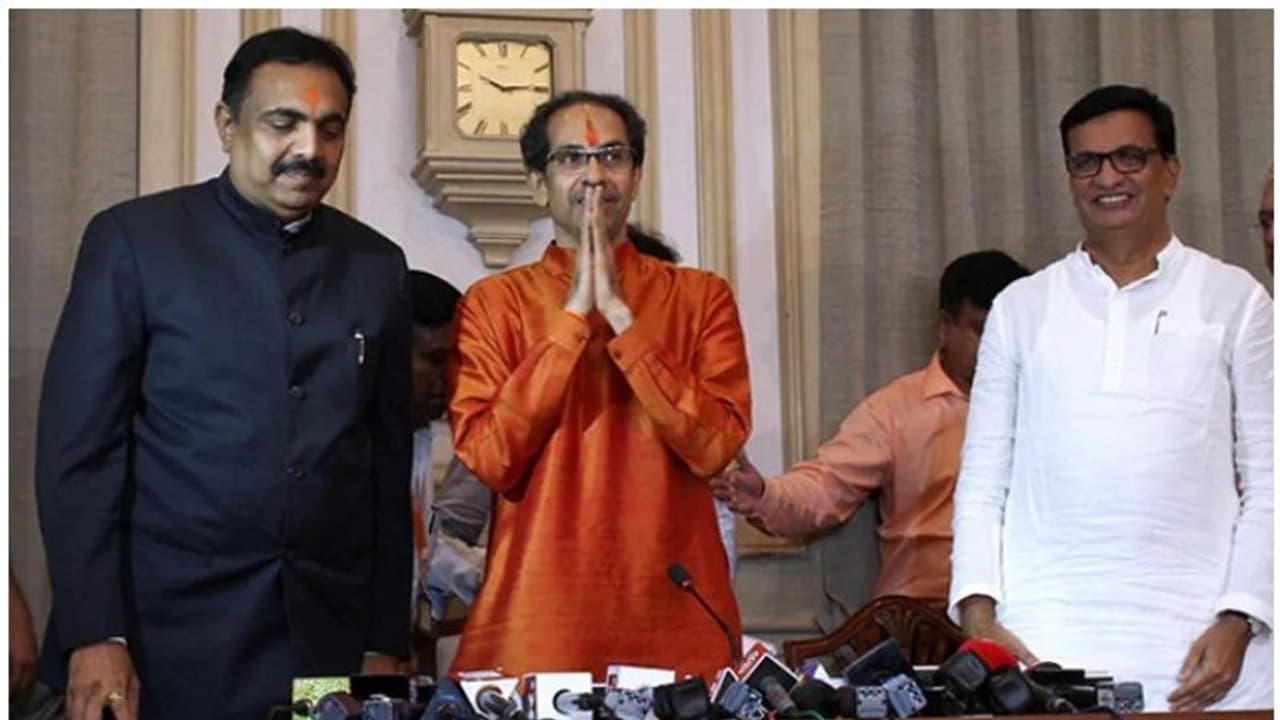 कैबिनेट विस्तार में उलझे उद्धव, दो डिप्टी सीएम के लिए बढ़ा दबाव