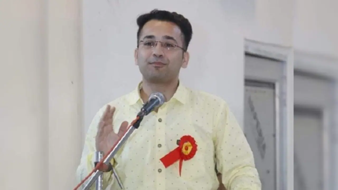 लगातार कोशिश और कड़ी मेहनत की बदौलत UPSC एग्जाम में पाई सफलता, मिला तीसरा स्थान लगातार कोशिश और कड़ी मेहनत की बदौलत UPSC एग्जाम में पाई सफलता, मिला तीसरा स्थान