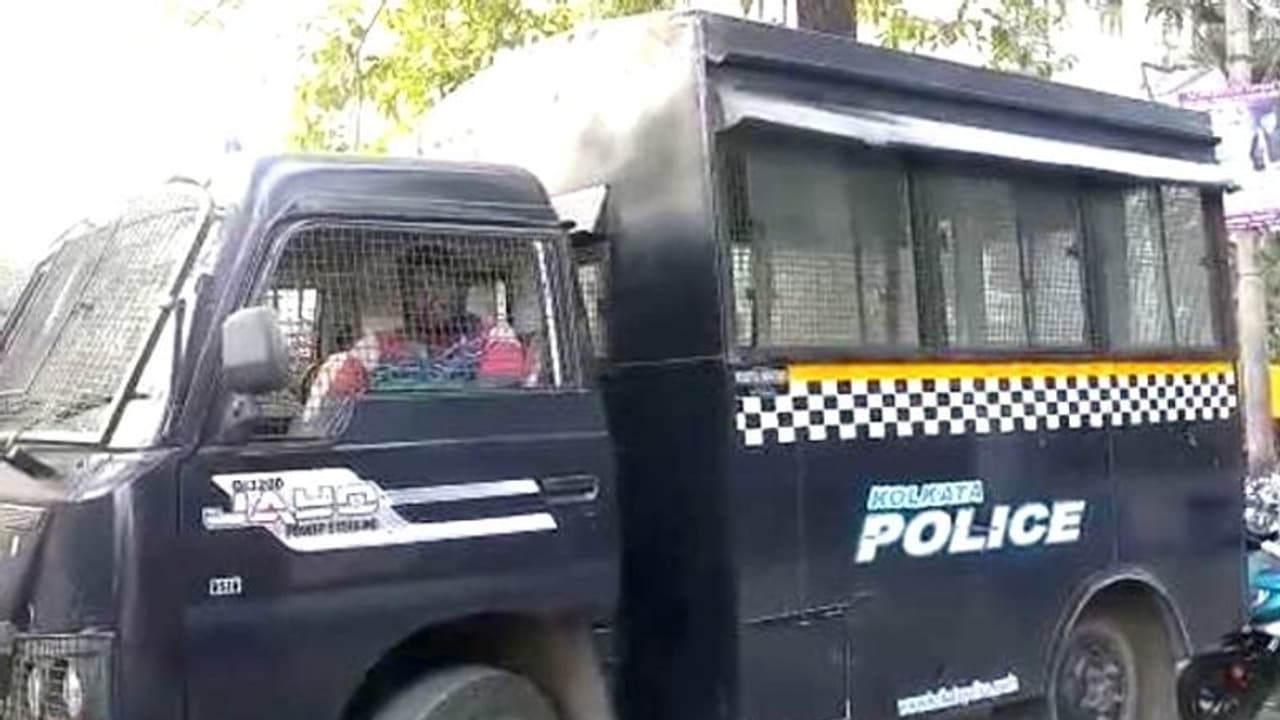 বেহালায় বৃদ্ধার পচাগলা দেহ উদ্ধার, মৃত্যু ঘিরে রহস্য বেহালায় বৃদ্ধার পচাগলা দেহ উদ্ধার, মৃত্যু ঘিরে রহস্য