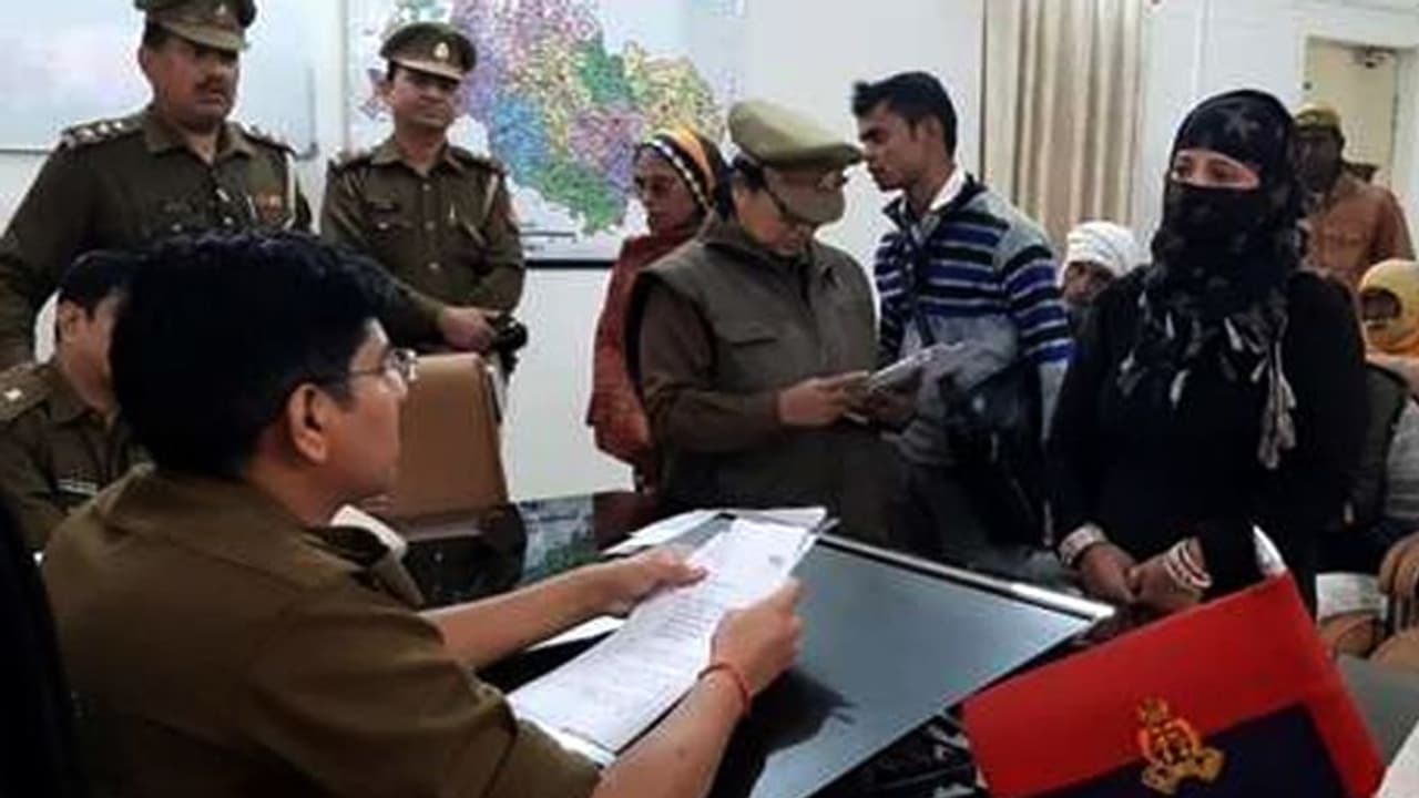 एसिड अटैक विक्टिम ने खून से लिखा SP को लेटर, बोली अब नहीं मिला न्याय तो कर लूंगी सुसाइड