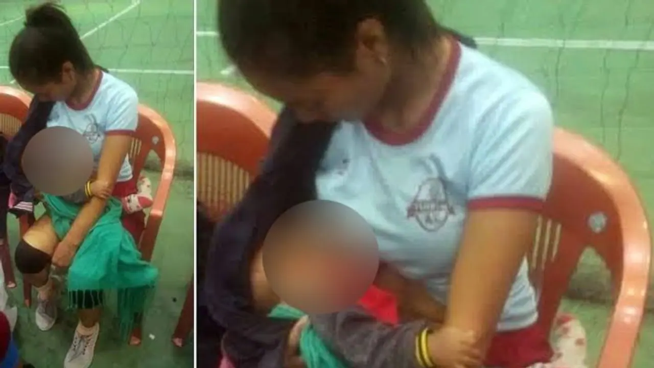 இதுவல்லவோ தாய்மை... விளையாட்டுக்கு நடுவிலும் குழந்தைக்கு தாய்ப்பால் புகட்டிய வீராங்கனை... வைரலாகும் புகைப்படம்..!