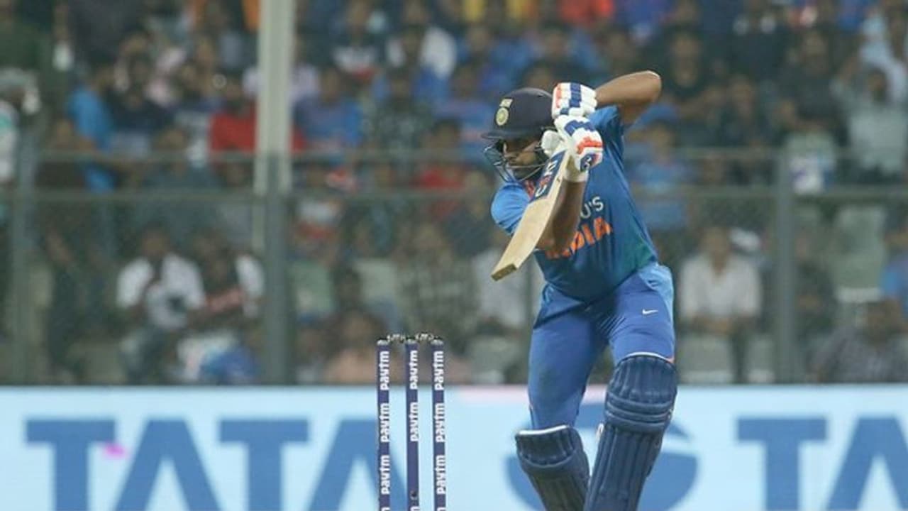 T 20 में रोहित का नया कारनामा, आफरीदी और गेल जैसे दिग्गजों की बराबरी की T 20 में रोहित का नया कारनामा, आफरीदी और गेल जैसे दिग्गजों की बराबरी की