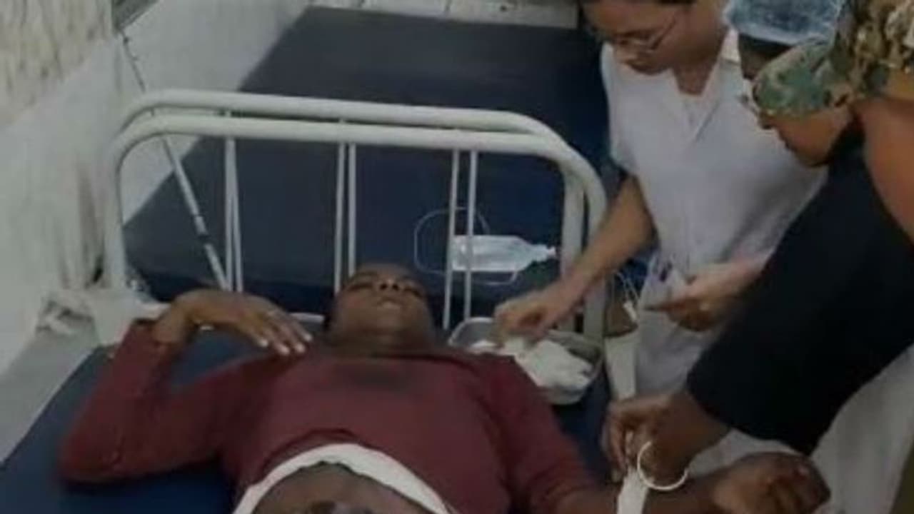 দুষ্কৃতীকে ধরতে গিয়ে ফের আক্রান্ত পুলিশ, ক্যানিং এ গুলিবিদ্ধ কনস্টেবল দুষ্কৃতীকে ধরতে গিয়ে ফের আক্রান্ত পুলিশ, ক্যানিং এ গুলিবিদ্ধ কনস্টেবল