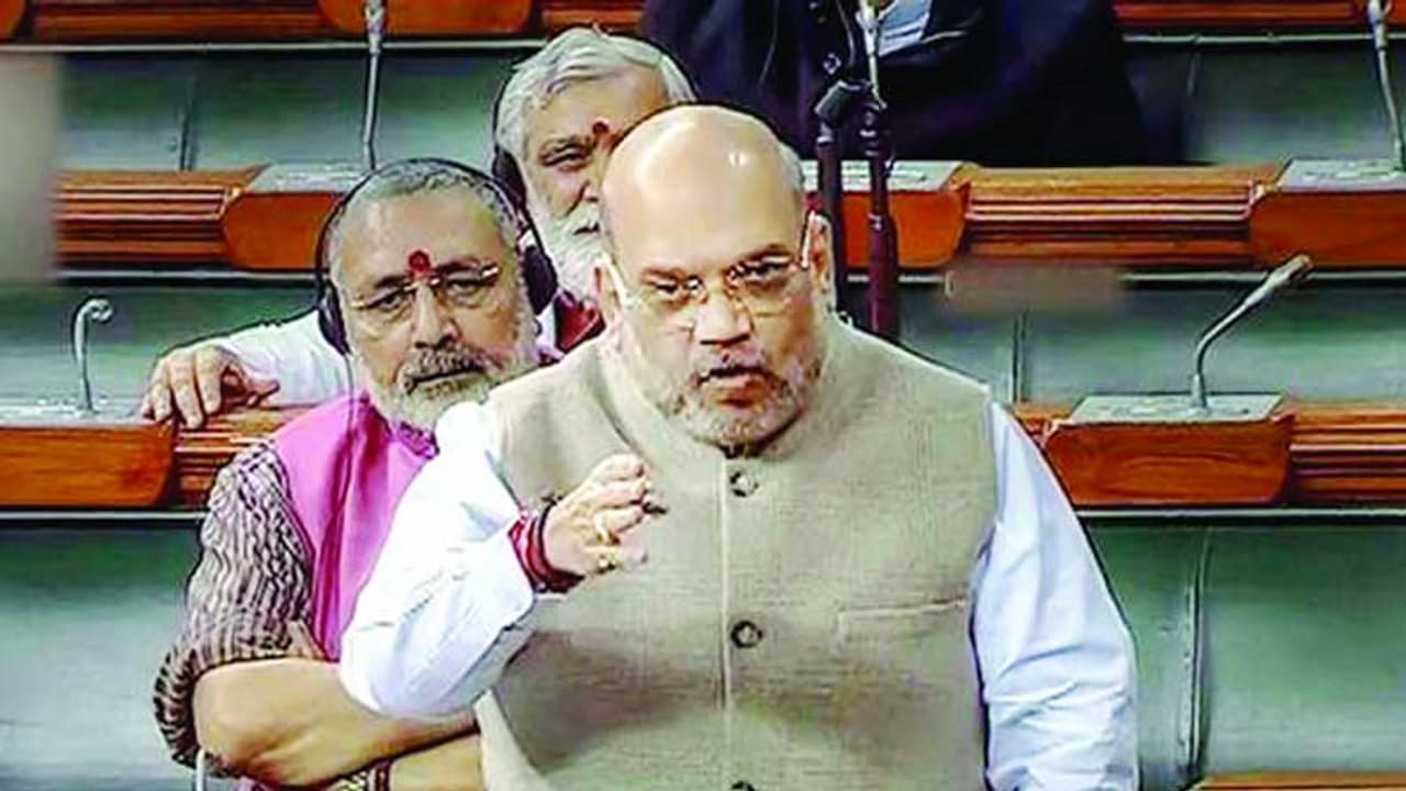 கொரோனாவை தடுக்க வீட்டை விட்டு வெளியில் வராதீர்கள் மக்களே.! மீறினால் 2 ஆண்டு சிறை தண்டனை மத்திய அரசு உத்தரவு. கொரோனாவை தடுக்க வீட்டை விட்டு வெளியில் வராதீர்கள் மக்களே.! மீறினால் 2 ஆண்டு சிறை தண்டனை மத்திய அரசு உத்தரவு.