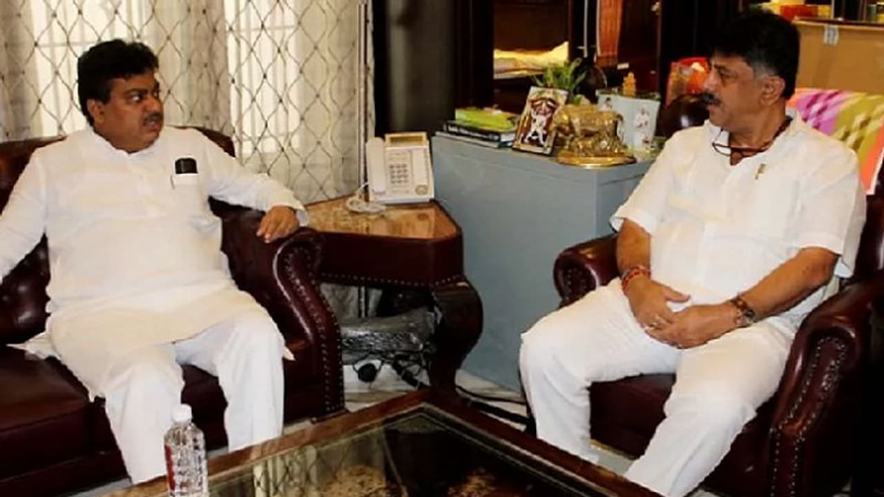 ಕೆಪಿಸಿಸಿ ಅಧ್ಯಕ್ಷ ಪಟ್ಟಕ್ಕೆ ಡಿಕೆಶಿ, ಎಂಬಿಪಾ ಲಾಬಿ! ಕೆಪಿಸಿಸಿ ಅಧ್ಯಕ್ಷ ಪಟ್ಟಕ್ಕೆ ಡಿಕೆಶಿ, ಎಂಬಿಪಾ ಲಾಬಿ!