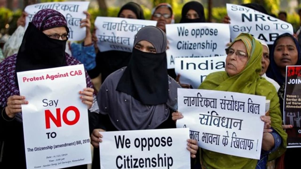 CAB के खिलाफ SC में पहली याचिका दाखिल, कपिल सिब्बल मुस्लिम लीग की तरफ से लड़ेंगे केस CAB के खिलाफ SC में पहली याचिका दाखिल, कपिल सिब्बल मुस्लिम लीग की तरफ से लड़ेंगे केस