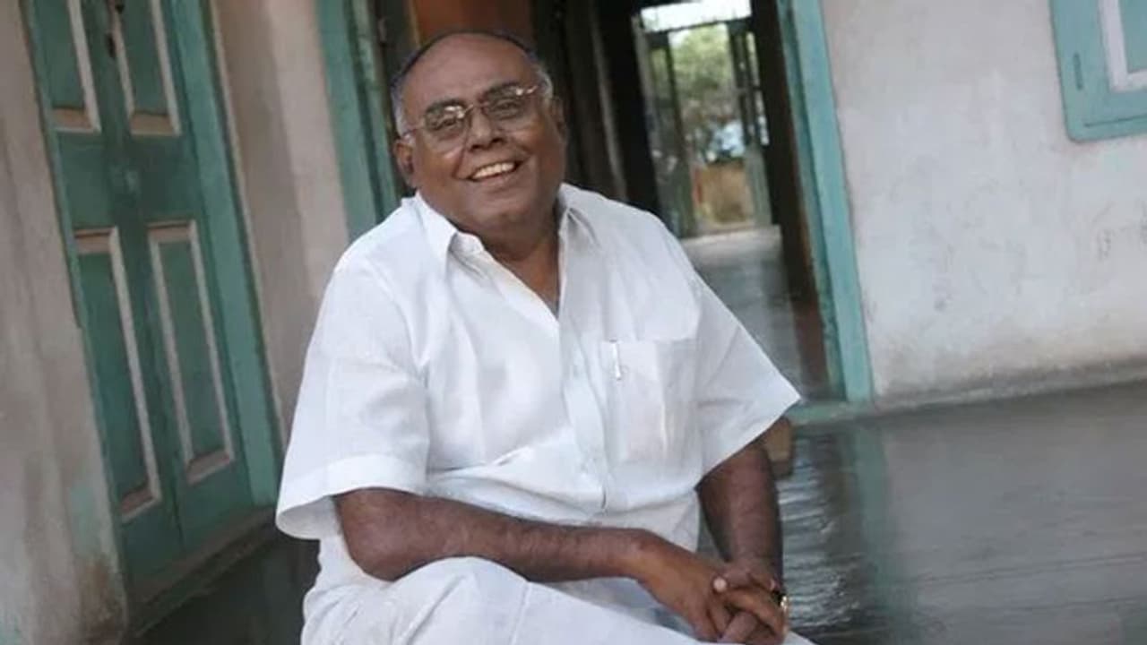 அவர் ஒருவரால்தான் திமுக, அதிமுகவை அகற்ற முடியும்... பழ. கருப்பையா சரவெடி..! அவர் ஒருவரால்தான் திமுக, அதிமுகவை அகற்ற முடியும்... பழ. கருப்பையா சரவெடி..!