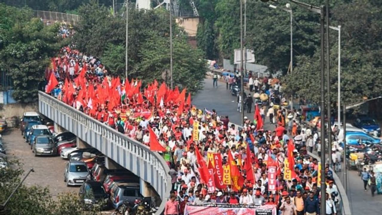 শ্রমিক আন্দোলনের নব পর্যায়, ৮ জানুয়ারি ধর্মঘটের ডাক দিল শ্রমিক সংগঠন শ্রমিক আন্দোলনের নব পর্যায়, ৮ জানুয়ারি ধর্মঘটের ডাক দিল শ্রমিক সংগঠন