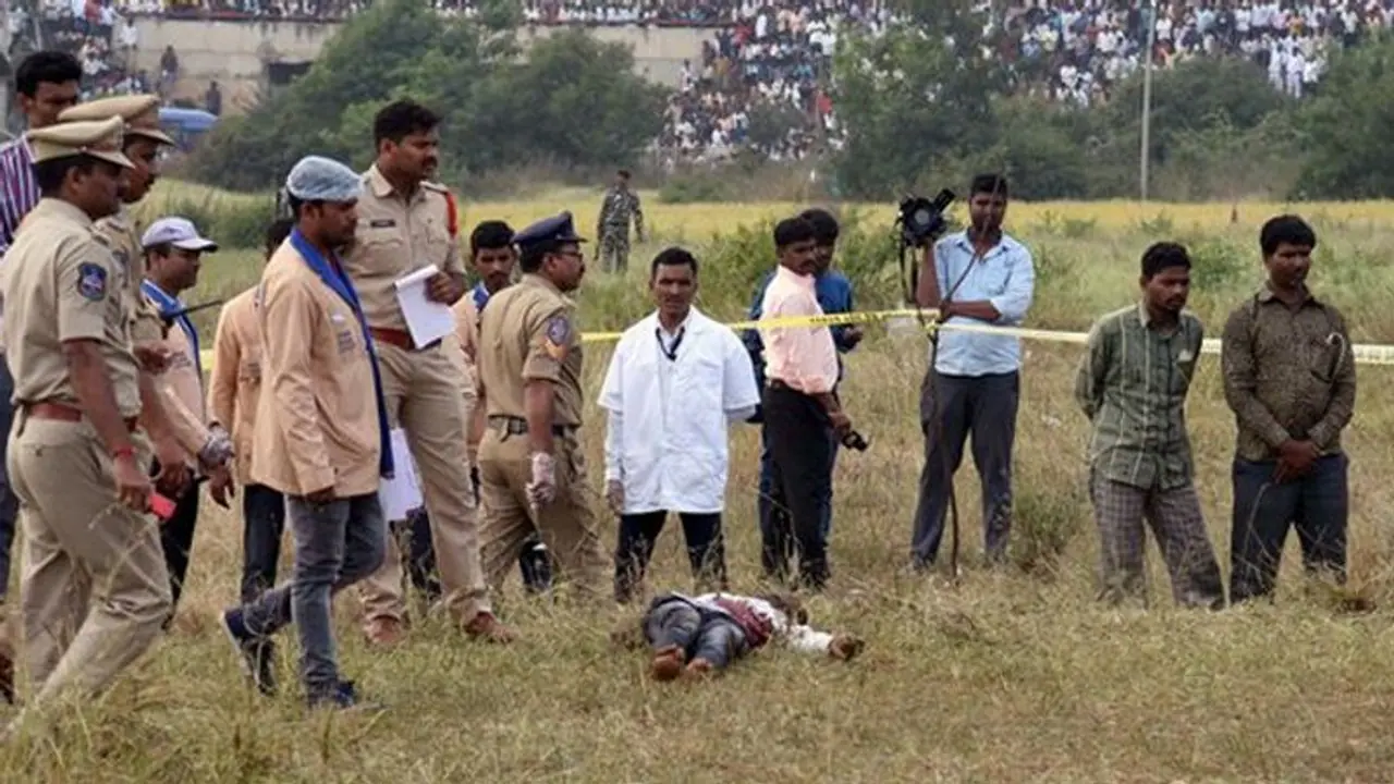 हैदराबाद एनकाउंटर पर 3 सदस्यीय आयोग का गठन, 6 महीने पर सुप्रीम कोर्ट को सौंपेगा रिपोर्ट हैदराबाद एनकाउंटर पर 3 सदस्यीय आयोग का गठन, 6 महीने पर सुप्रीम कोर्ट को सौंपेगा रिपोर्ट