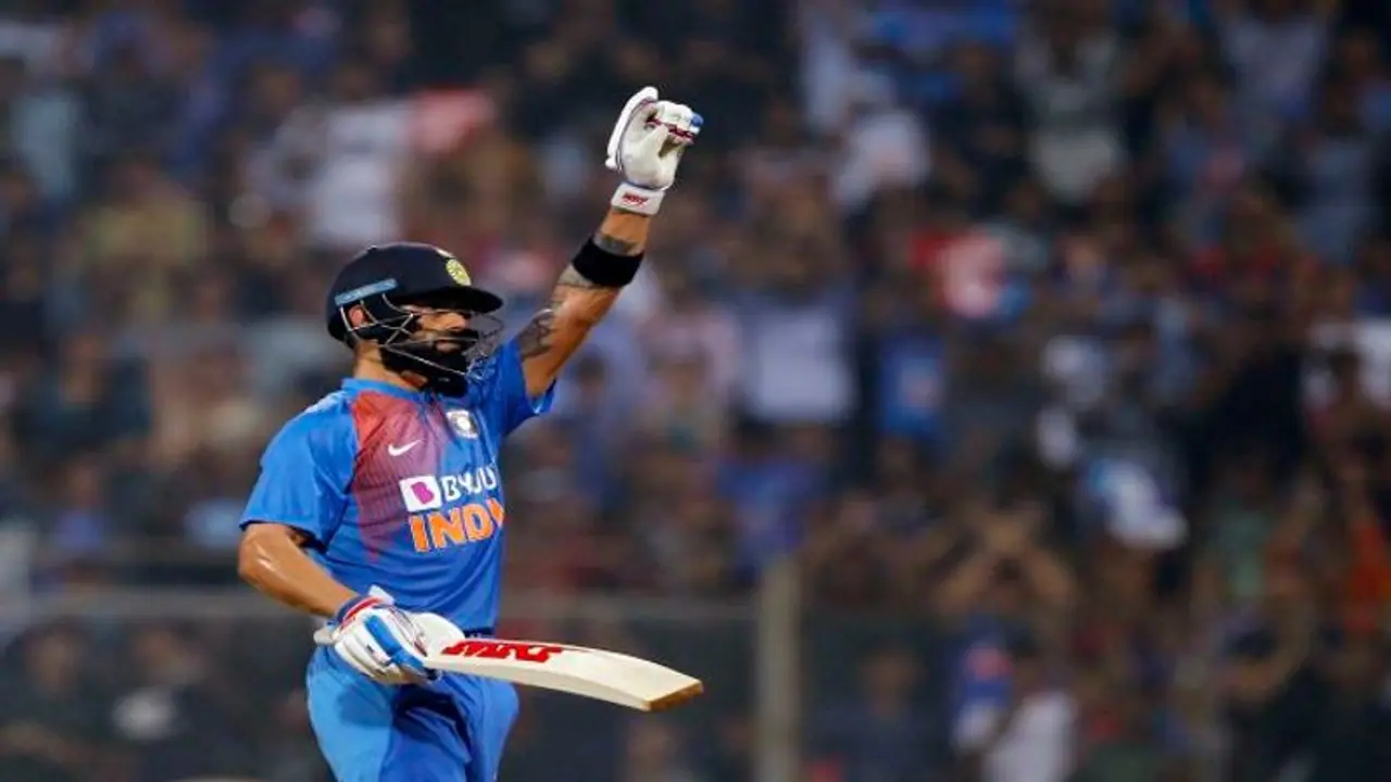 দ্বিতীয় বিবাহ বার্ষিকীতে স্ত্রী অনুষ্কাকে বিশেষ উপহার দিলেন কোহলি