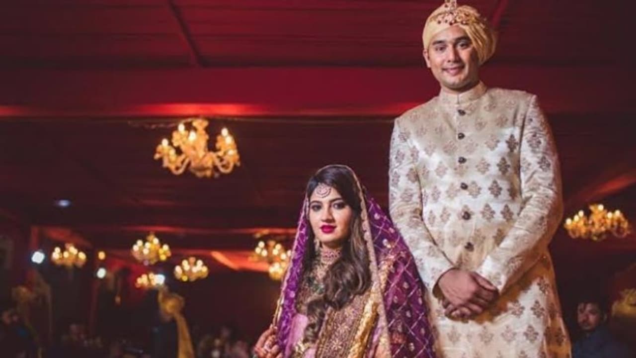 'എന്റെ ജീവിതത്തിലെ പ്രണയത്തെ ഞാൻ സ്വന്തമാക്കി'; അനം മിർസയുടെ കഴുത്തിൽ മിന്നുകെട്ടി ആസാദ് 'എന്റെ ജീവിതത്തിലെ പ്രണയത്തെ ഞാൻ സ്വന്തമാക്കി'; അനം മിർസയുടെ കഴുത്തിൽ മിന്നുകെട്ടി ആസാദ്