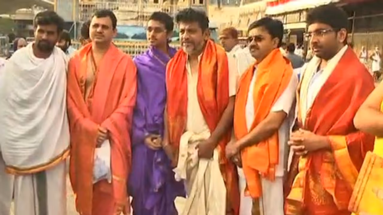 ಶಿವಣ್ಣ, ದರ್ಶನ್, ಧ್ರುವ ಎಂಥಾ ದೈವಭಕ್ತರು ಗೊತ್ತಾ? ಶಿವಣ್ಣ, ದರ್ಶನ್, ಧ್ರುವ ಎಂಥಾ ದೈವಭಕ್ತರು ಗೊತ್ತಾ?