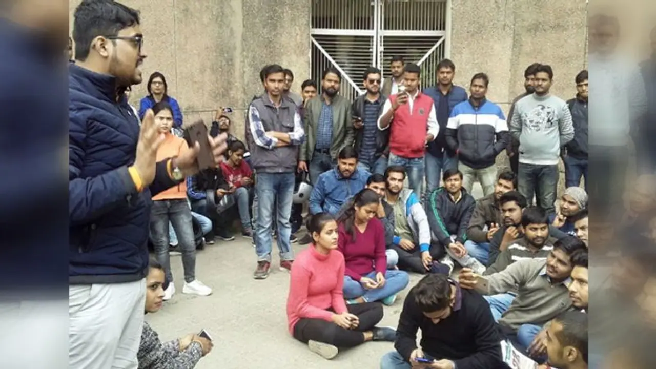 कुलपति मेरे घर के हैं अगर फेल हुई तो बहुत बदनामी होगी...लॉ पेपर लीक कराने वाले 2 प्रोफेसर सस्पेंड कुलपति मेरे घर के हैं अगर फेल हुई तो बहुत बदनामी होगी...लॉ पेपर लीक कराने वाले 2 प्रोफेसर सस्पेंड