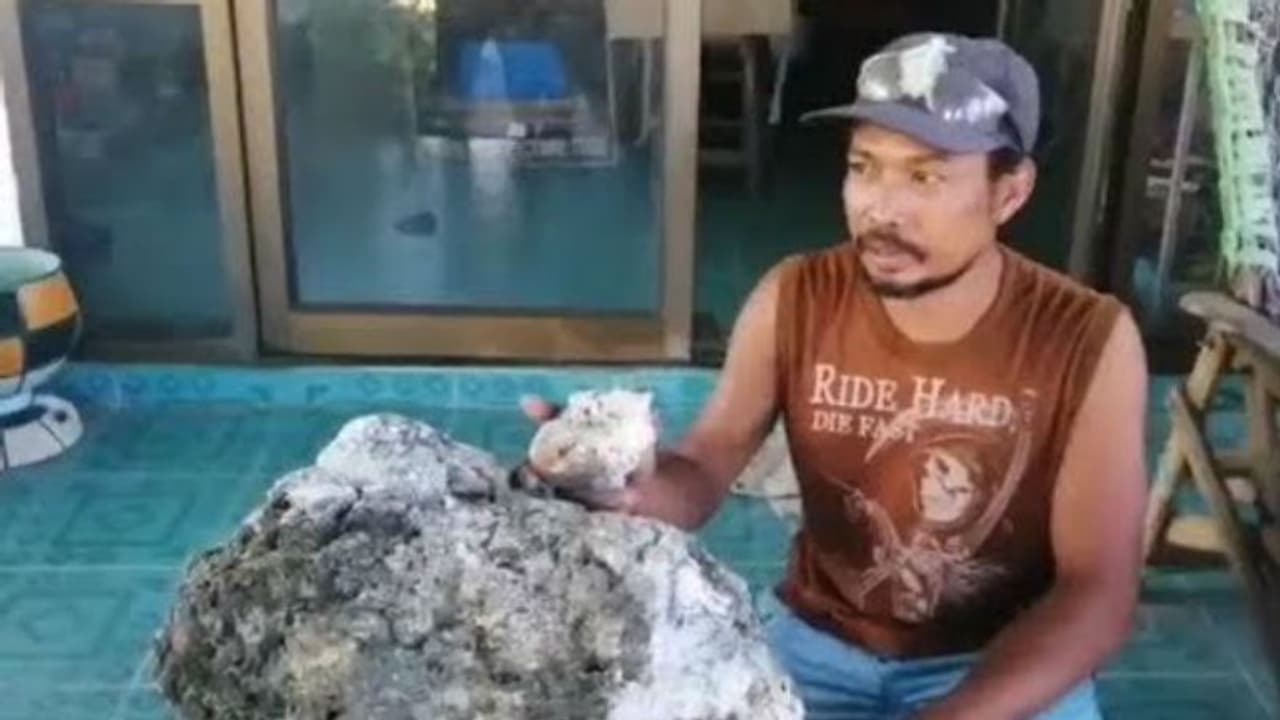 'ഒഴുകുന്ന സ്വര്‍ണം' കയ്യിലെത്തി; ശുചീകരണത്തൊഴിലാളി ഇനി കോടിപതി