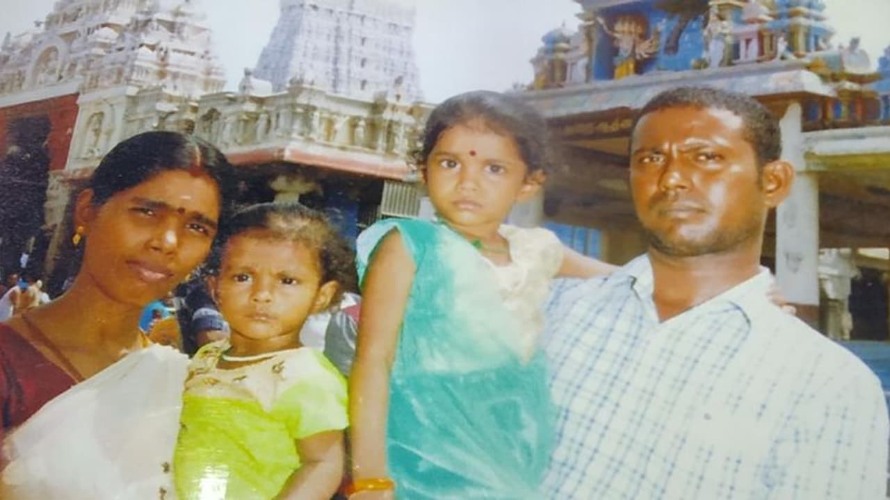 லாட்டரி சீட்டு வாங்கியே கடன்பட்ட நகைத் தொழிலாளி ! மனைவி, 3 மகள்களைக் கொன்று தற்கொலை !! லாட்டரி சீட்டு வாங்கியே கடன்பட்ட நகைத் தொழிலாளி ! மனைவி, 3 மகள்களைக் கொன்று தற்கொலை !!