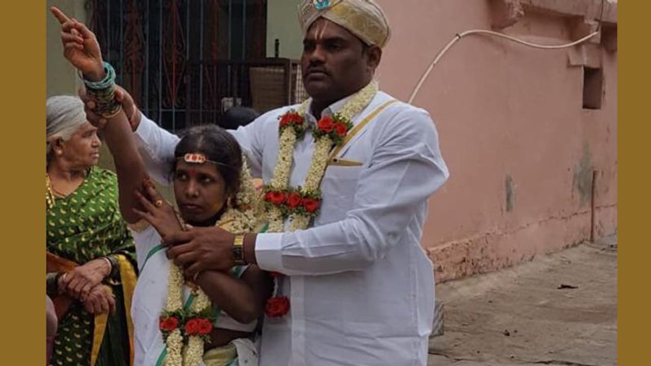 ಮದುವೆಯಾಗಿ ಒಂದೇ ವರ್ಷಕ್ಕೆ ಗೃಹಿಣಿ ಸಾವು : ಗಂಡನ ಮನೆಯವರೇ ಕಾರಣವಾದ್ರಾ? ಮದುವೆಯಾಗಿ ಒಂದೇ ವರ್ಷಕ್ಕೆ ಗೃಹಿಣಿ ಸಾವು : ಗಂಡನ ಮನೆಯವರೇ ಕಾರಣವಾದ್ರಾ?