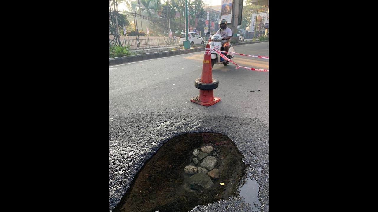 సాగర్ కాలువలోకి దూసుకెళ్లిన కారు: నలుగురు దుర్మరణం