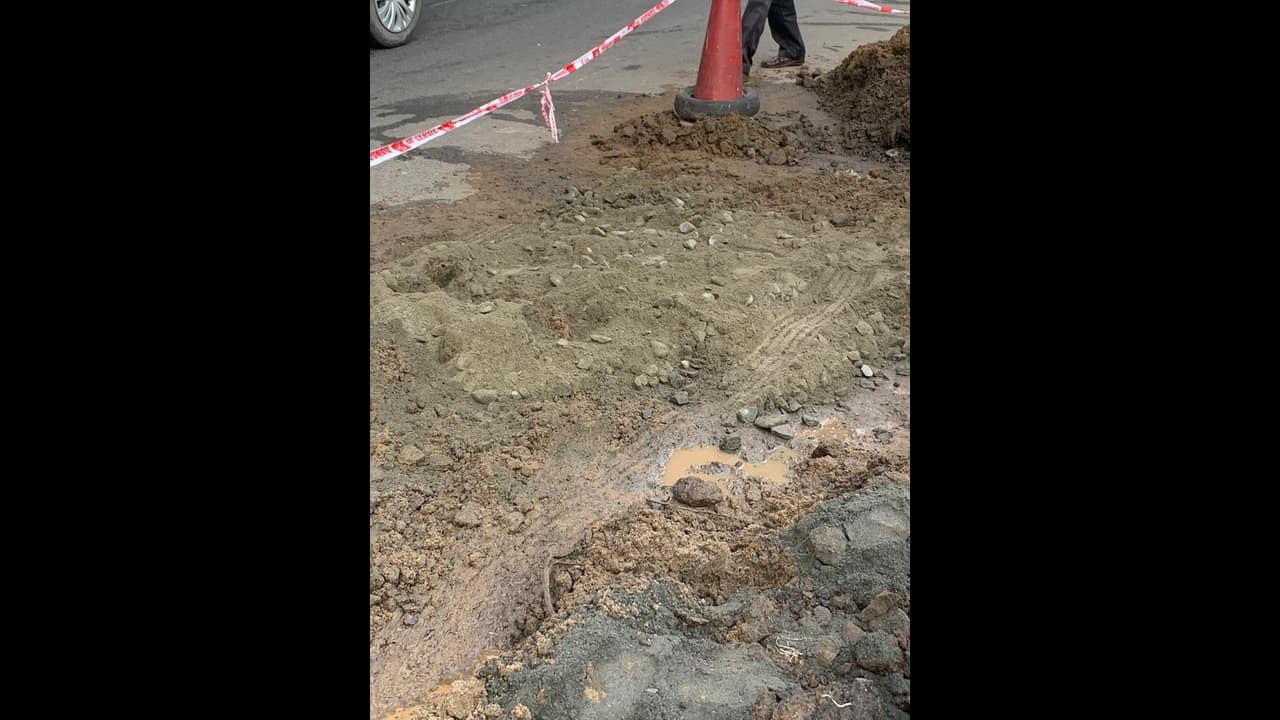 కారు దూసుకొచ్చి ఢీకొట్టడంతో ఎగిరిపడిన దంపతులు: అక్కడికక్కడే మృతి