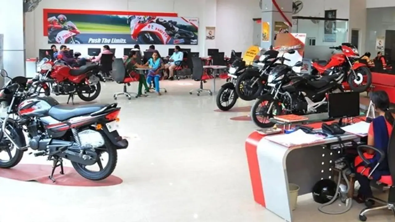 "യാ മോനേ.." ഒറ്റമാസം ഹീറോ വിറ്റത് അഞ്ചുലക്ഷത്തിലധികം ടൂവീലറുകള്! "യാ മോനേ.." ഒറ്റമാസം ഹീറോ വിറ്റത് അഞ്ചുലക്ഷത്തിലധികം ടൂവീലറുകള്!