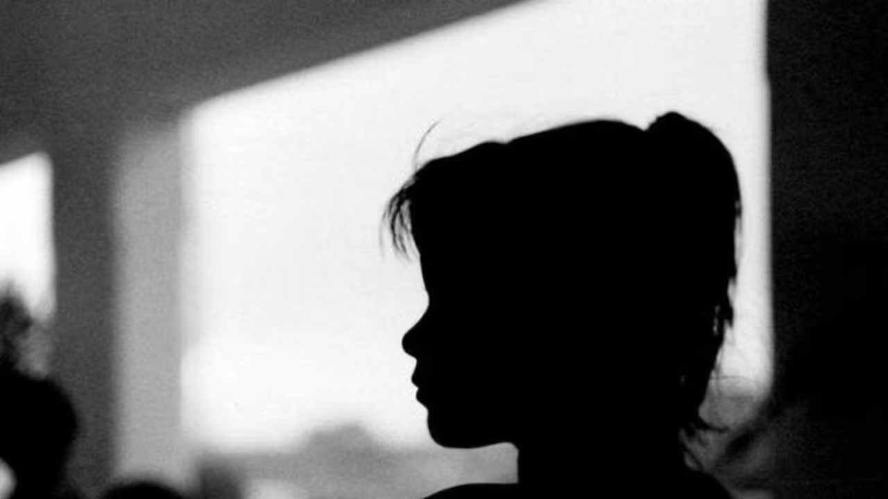 പ്രായപൂര്‍ത്തിയാകാത്ത പെണ്‍കുട്ടികളെ 20,000 രൂപയ്ക്ക് വിറ്റ മുത്തശ്ശി അറസ്റ്റില്‍