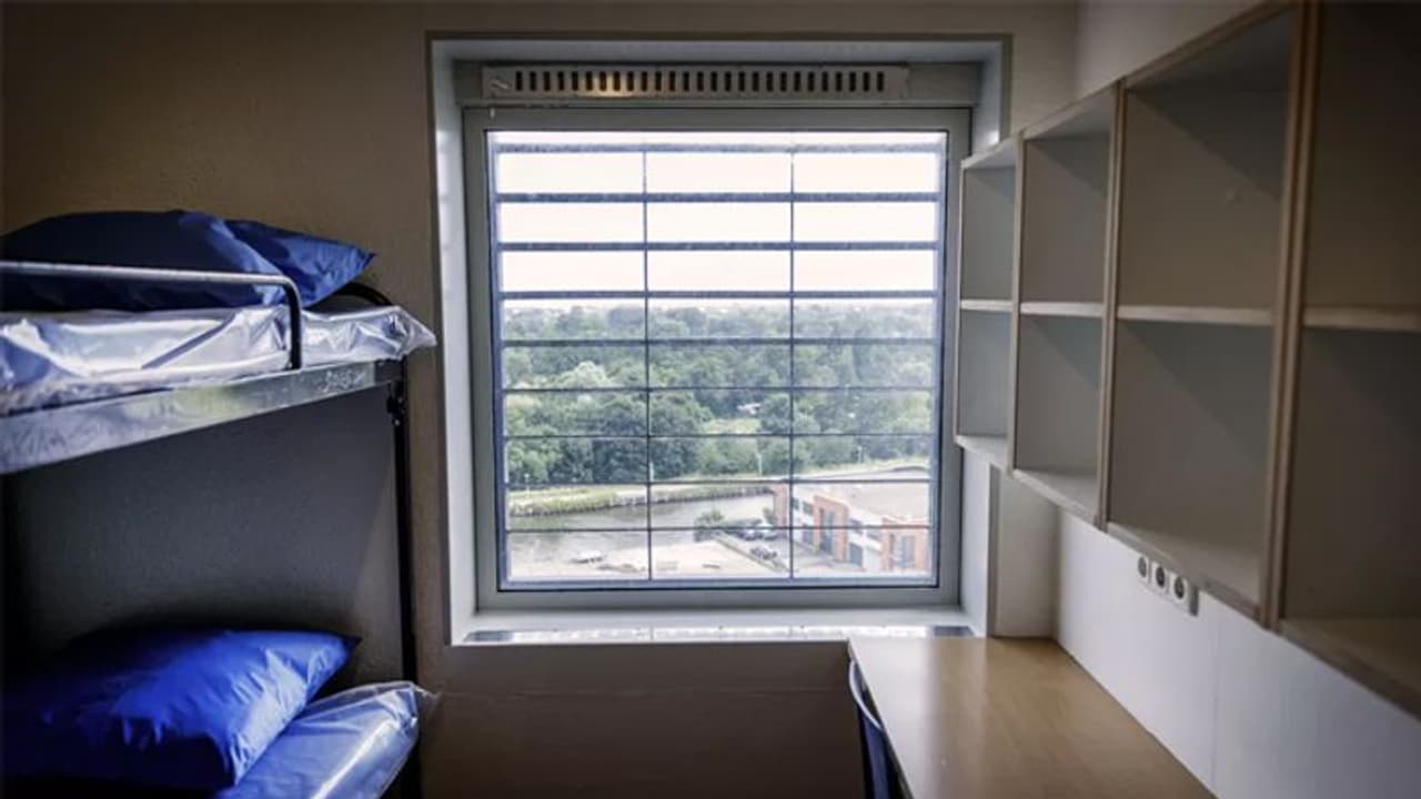 കുറ്റവാളികളില്ല, ജയിലുകള് പരക്കെ അടച്ചുപൂട്ടുന്നു; കുറ്റവാളികളെ ഈ രാജ്യം ഇല്ലാതാക്കുന്നതിങ്ങനെ കുറ്റവാളികളില്ല, ജയിലുകള് പരക്കെ അടച്ചുപൂട്ടുന്നു; കുറ്റവാളികളെ ഈ രാജ്യം ഇല്ലാതാക്കുന്നതിങ്ങനെ