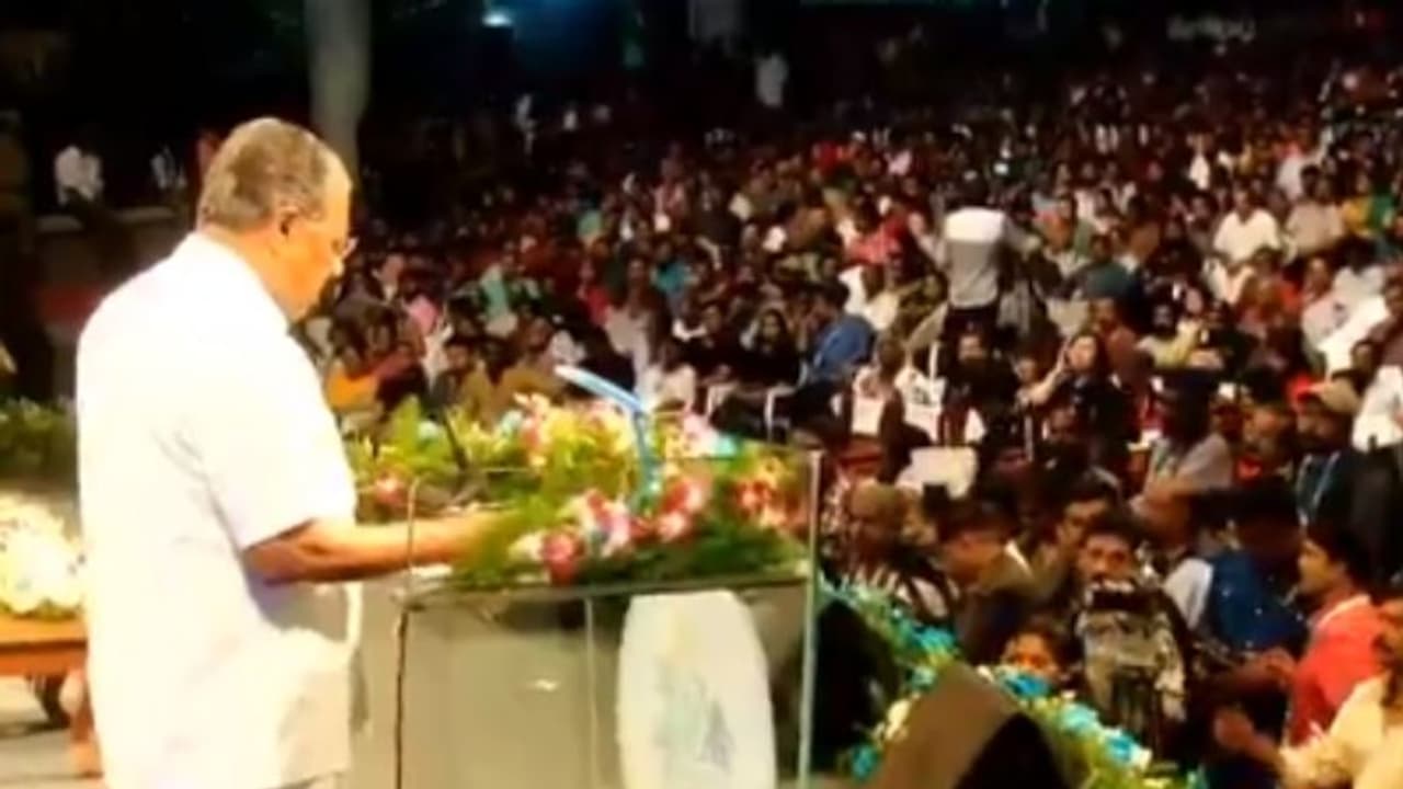 ''ഇന്ത്യ മുട്ടുകുത്തില്ല, നമ്മള് നിശബ്ദരാവില്ല'' ഐഎഫ്എഫ്കെ വേദിയില് മുഖ്യമന്ത്രി ''ഇന്ത്യ മുട്ടുകുത്തില്ല, നമ്മള് നിശബ്ദരാവില്ല'' ഐഎഫ്എഫ്കെ വേദിയില് മുഖ്യമന്ത്രി