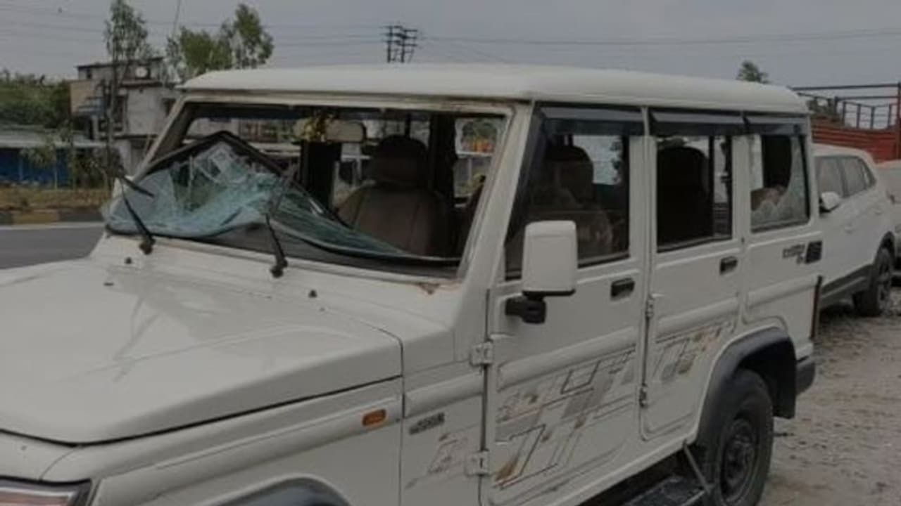 শিলিগুড়িতে আক্রান্ত আবগারি দপ্তরের আধিকারিক, মেরে মাথা ফাটিয়ে দিল দুষ্কৃতীরা শিলিগুড়িতে আক্রান্ত আবগারি দপ্তরের আধিকারিক, মেরে মাথা ফাটিয়ে দিল দুষ্কৃতীরা